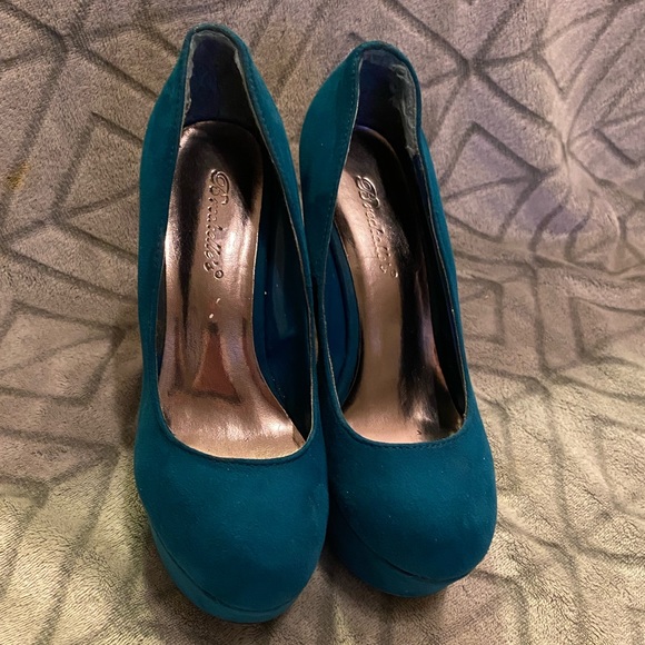 BRECKELLE’S Platform Wedges Size 6M - Picture 3 of 3